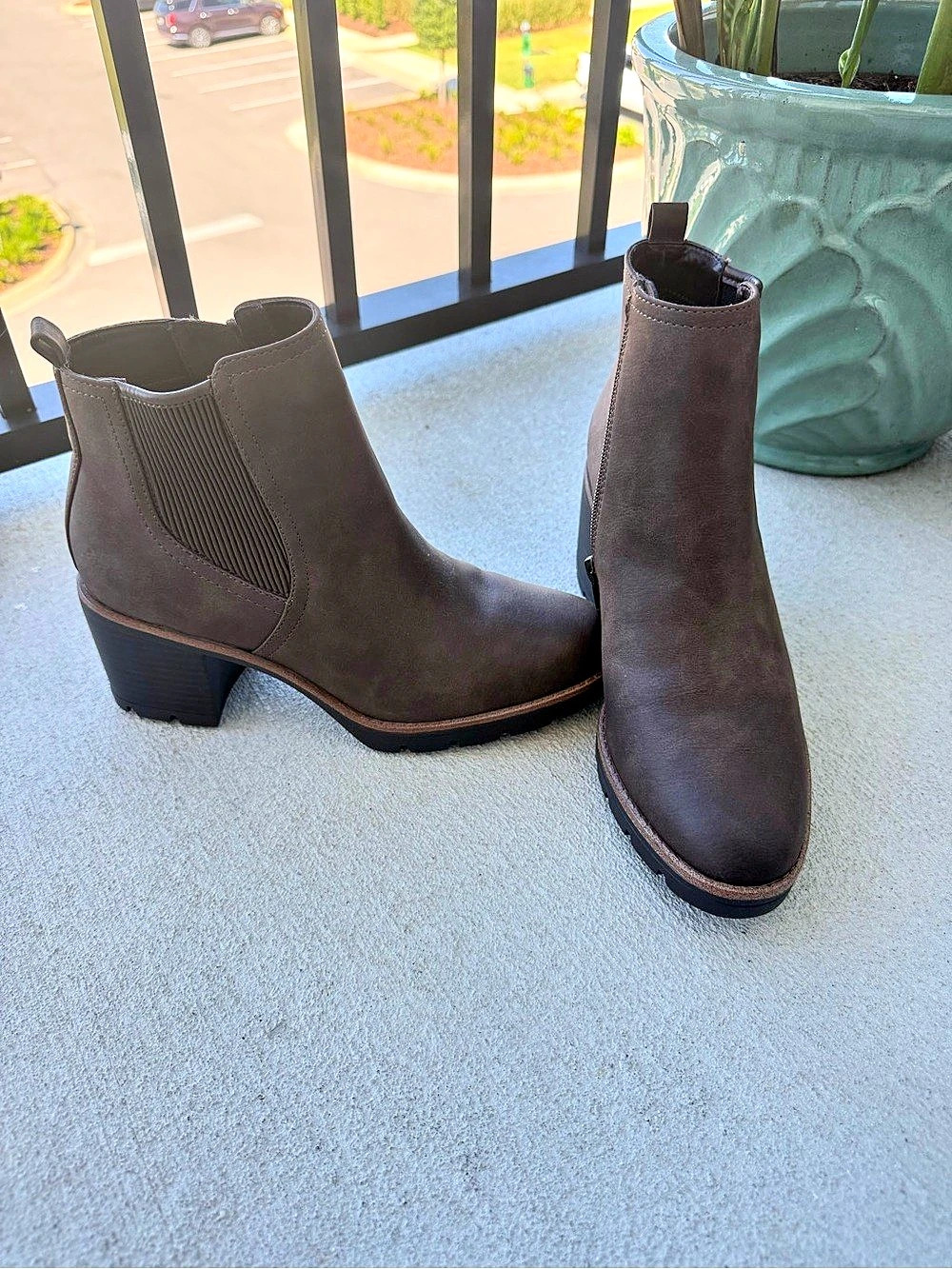 Naturalizer Chelsea Ankle Boots Brown US 8 Brand New
